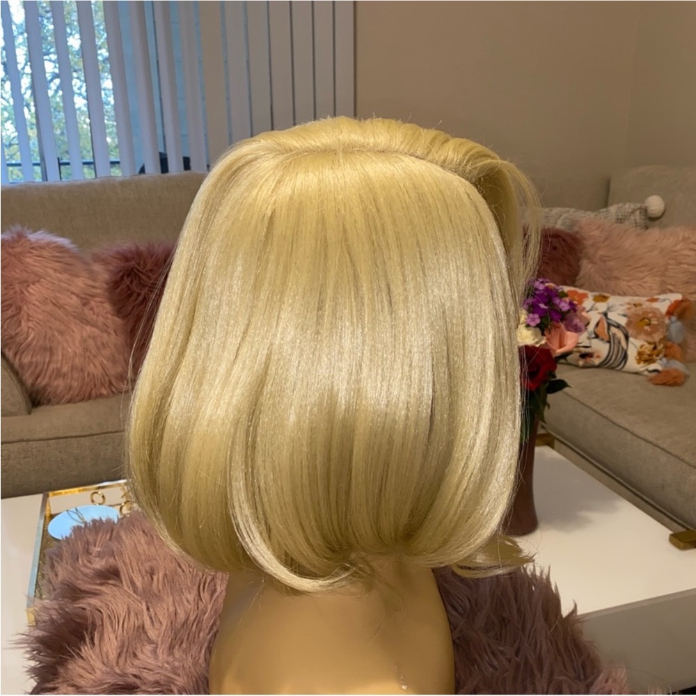 New Balance Golden Blonde Women's Wig - Picture 4 of 7